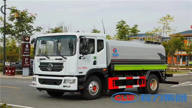 上海東風(fēng)10噸灑水車目前城區(qū)機(jī)械化作業(yè)率達(dá)71%