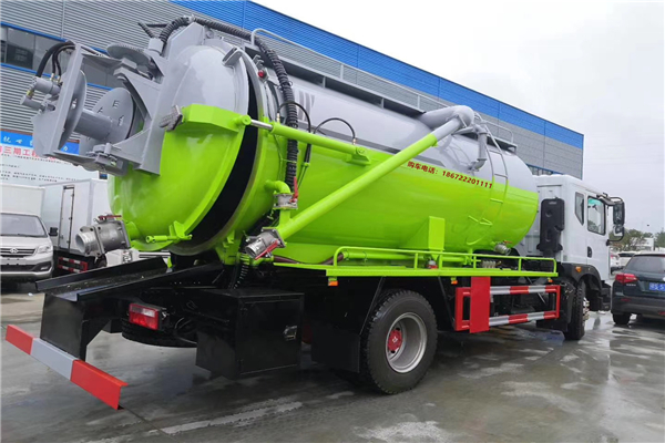 環(huán)保時(shí)代新風(fēng)口？清洗吸污車吸睛更"吸金"