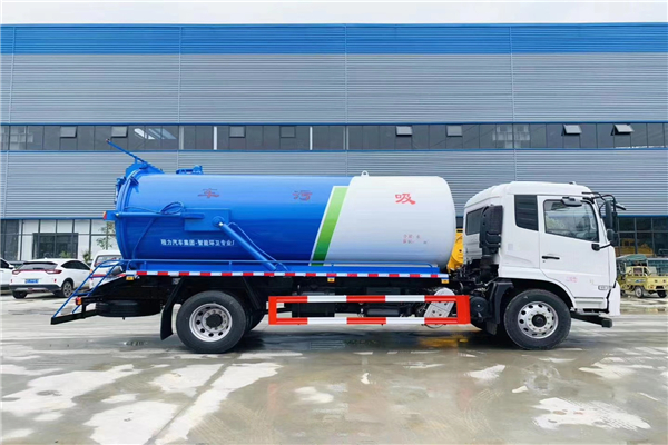 湖北程力新款環(huán)衛(wèi)利器淬火出爐，國(guó)六東風(fēng)吸污車速來(lái)圍觀！