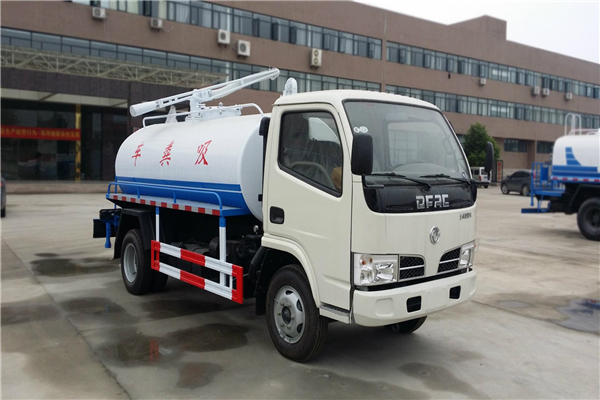 科學(xué)新農(nóng)村，普及推廣凱馬小型吸糞車，養(yǎng)豬養(yǎng)雞的樂了！