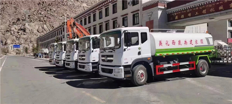 美化西藏共建家園，程力東風多利卡15方灑水車已順利到達西藏