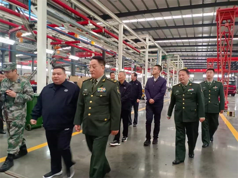 湖北省省委常委、省軍區(qū)政委謝東輝等首長(zhǎng)視察應(yīng)急產(chǎn)業(yè)龍頭企業(yè)程力汽車集團(tuán)