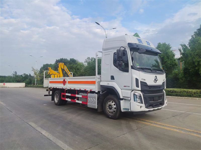 柳汽單橋氣瓶帶吊運(yùn)輸車(chē)