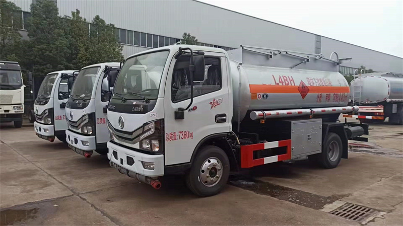 東風(fēng)5噸甲醇運(yùn)輸車