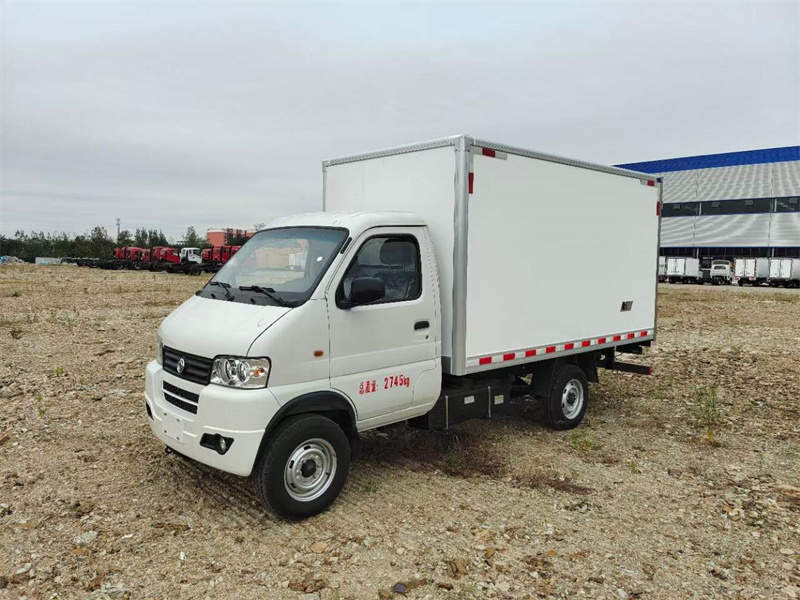 東風(fēng)小霸王后單胎冷藏車(國(guó)六汽油機(jī))