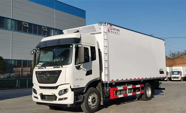 國(guó)六東風(fēng)天錦6.8米冷藏車