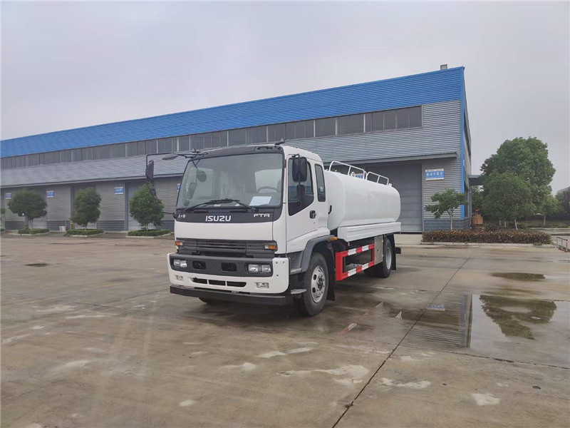 程力五十鈴飲用水運(yùn)輸車出口