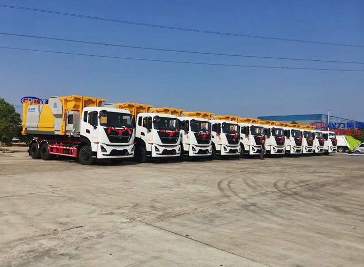 東風天龍勾臂垃圾車配18方移動壓縮垃圾站發(fā)往廣東