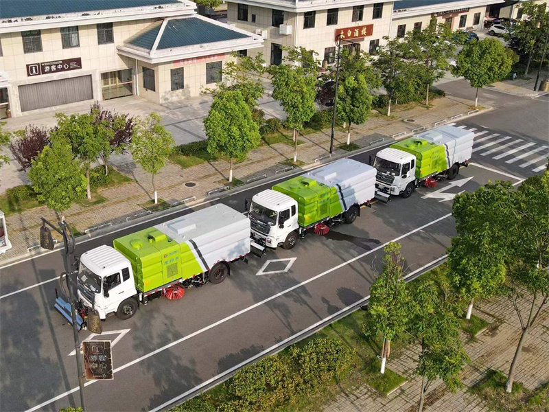 3臺16方東風天錦洗掃車加裝路面清洗功能發(fā)往廣東