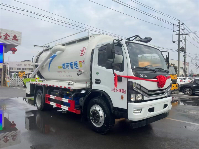 東風多利卡12方清洗吸污車